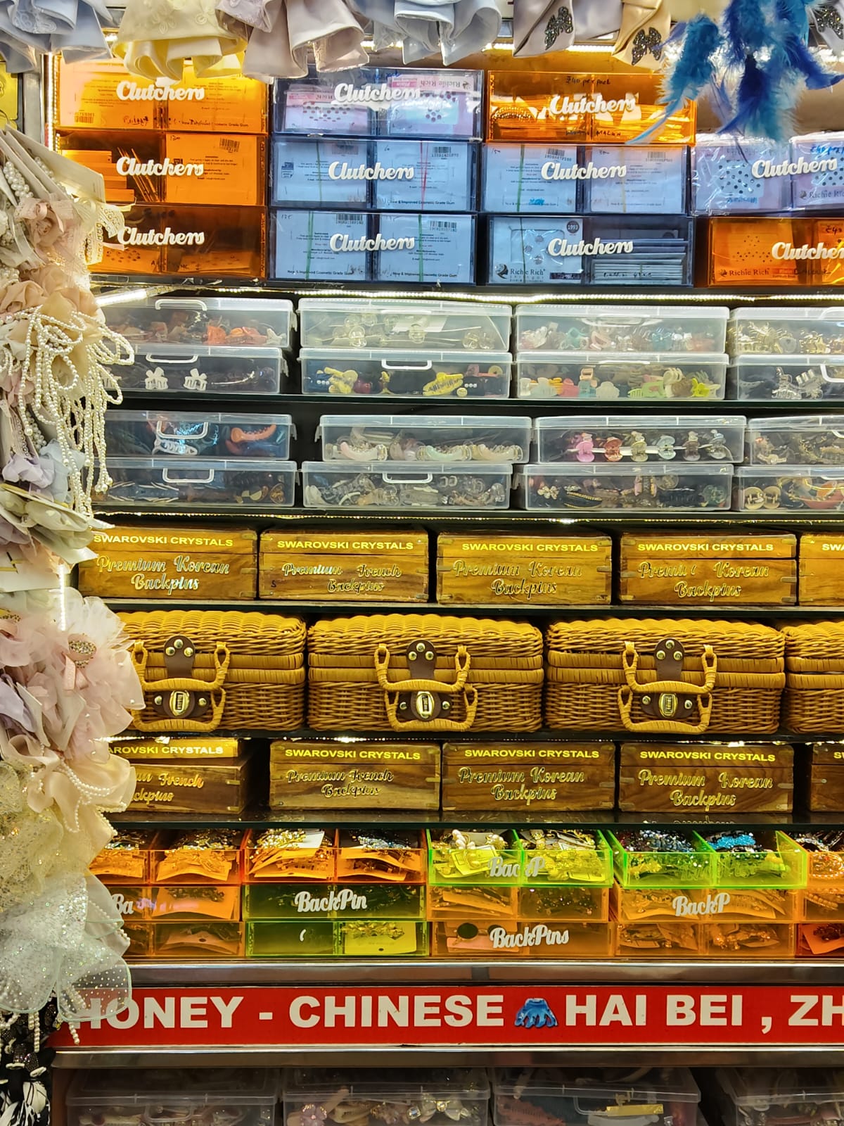 Kalaifu Hongkong pouches display