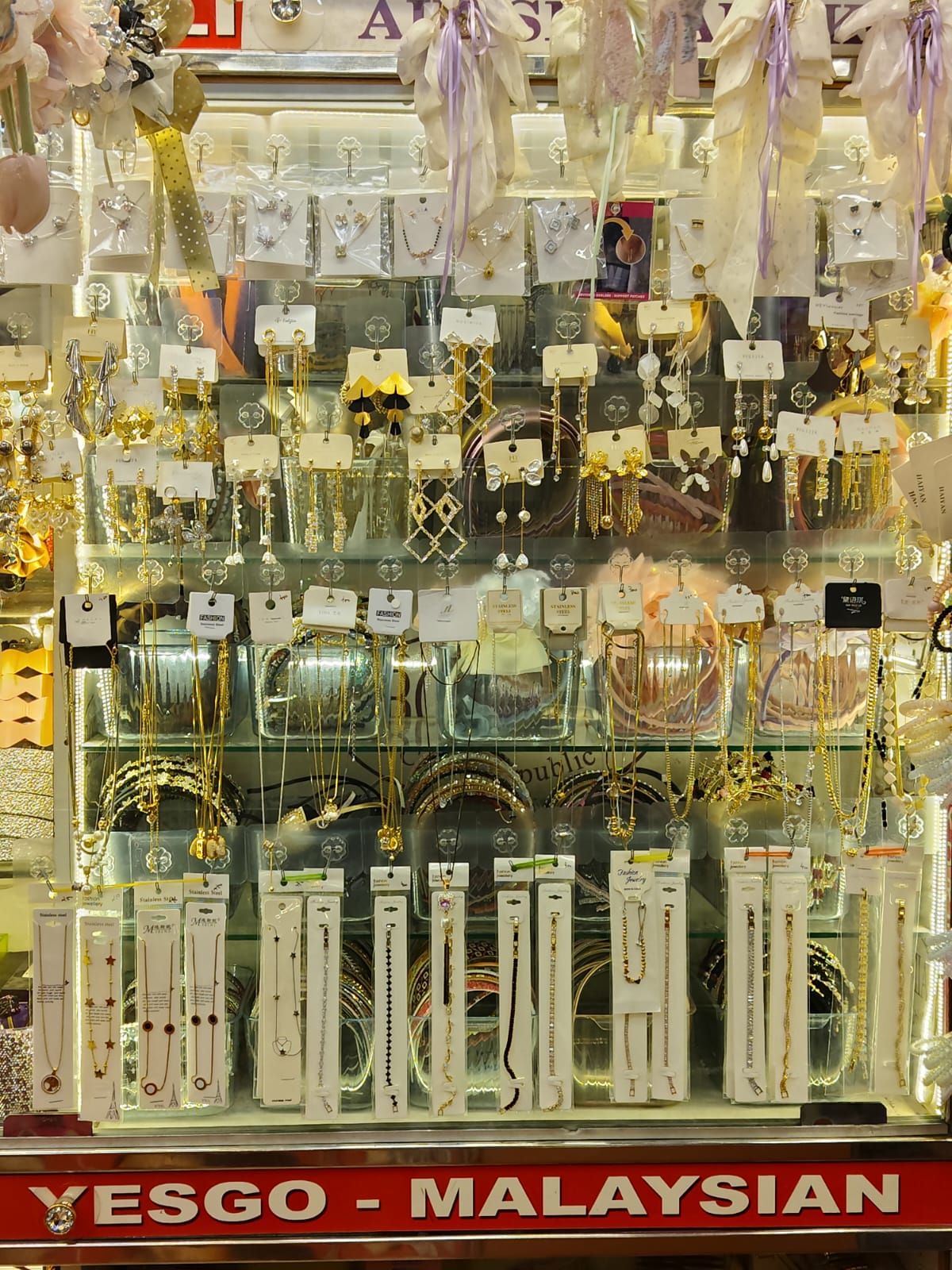 Yesgo Malaysian jewellery display